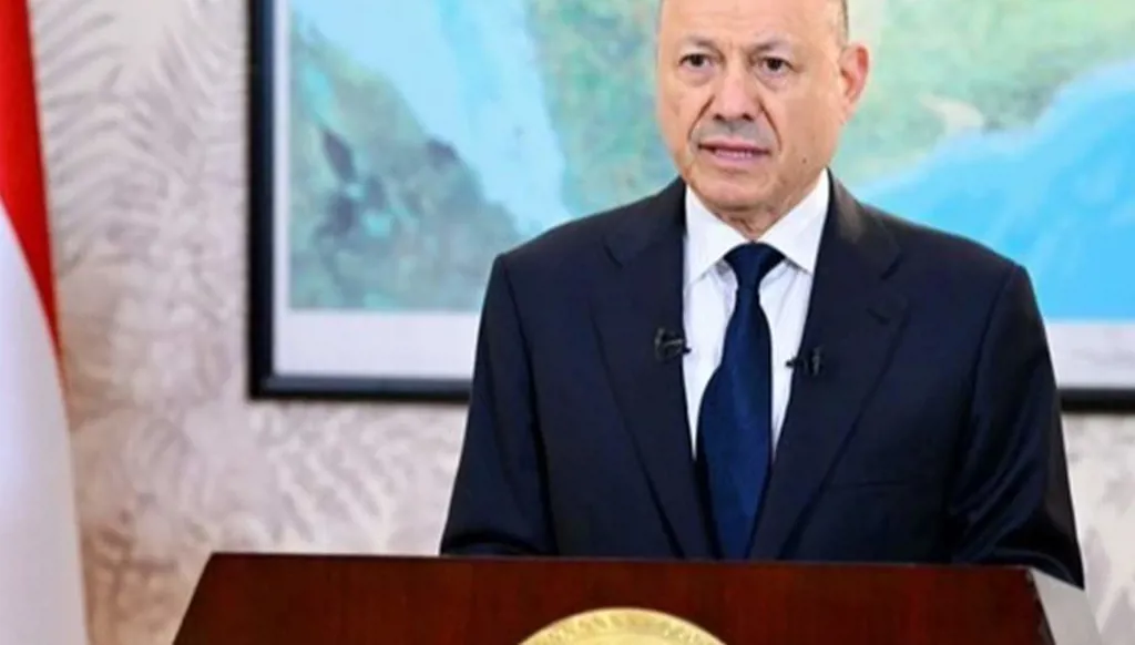 أعضاء في مجلس القيادة الرئاسي اليمني يفنّدون قرارات العليمي: مخالفة لإعلان نقل السلطة