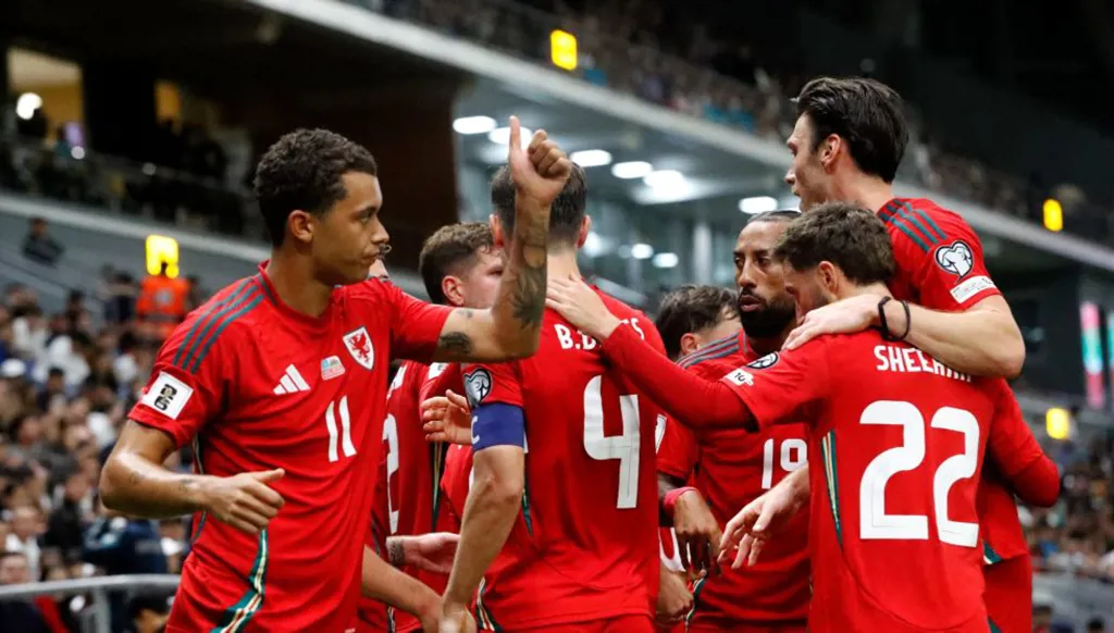 ويلز تُسقط كازاخستان بهدف مور في تصفيات كأس العالم