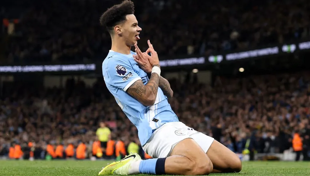 نيكو أوريلي يجسد "ثورة الشباب" في مانشستر سيتي