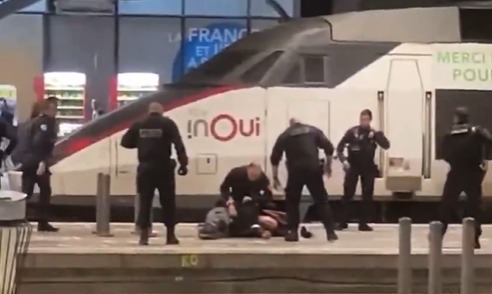 إخلاء محطة مونبارناس في باريس (إكس)