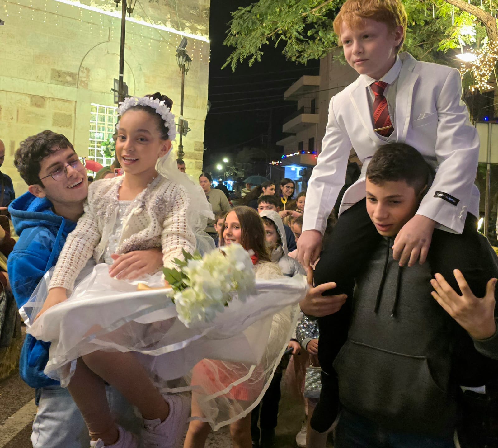 من موكب MIDAD . 