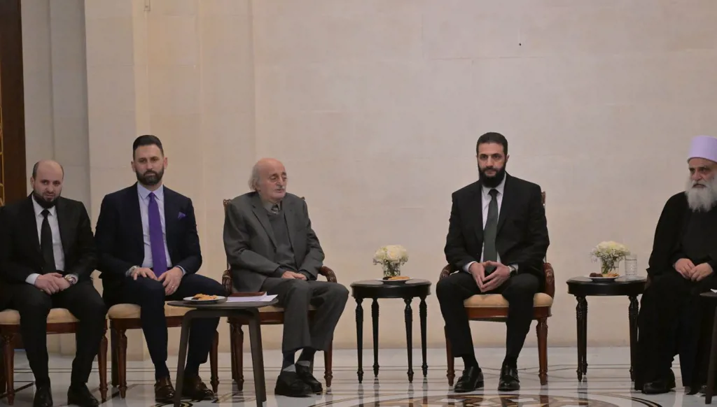 "فيتو" على جوزف عون أم بدأت المساومة؟  الشرع وجنبلاط: رسم جديد مع سوريا الجديدة
