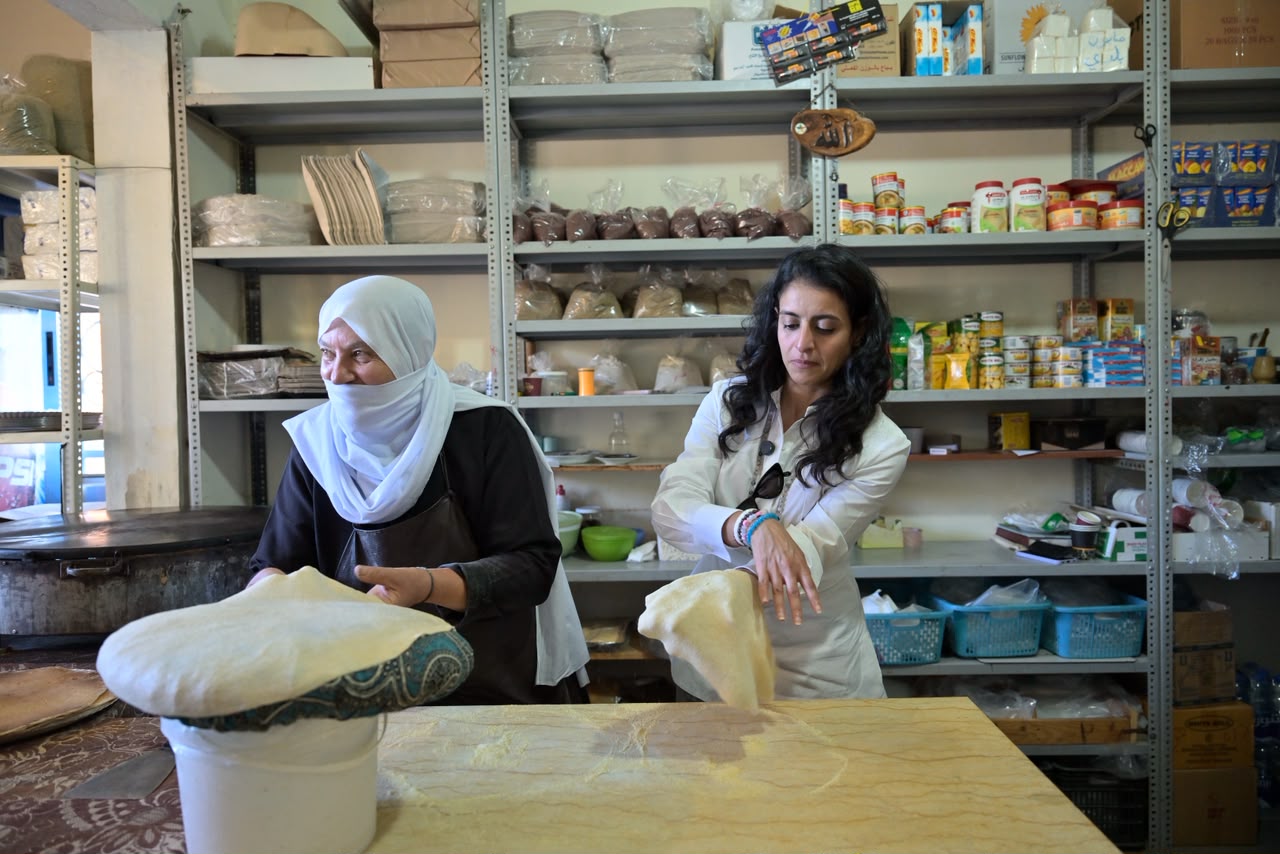 من زيارة شيخة ناصر النويس (نبيل اسماعيل).