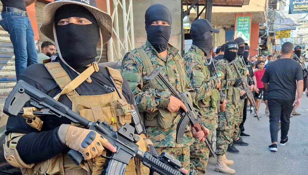"حماس" والفصائل تنتظر اللقاء مع دمشقية لتقديم ورقة حول السلاح و"الحقوق الاجتماعية"