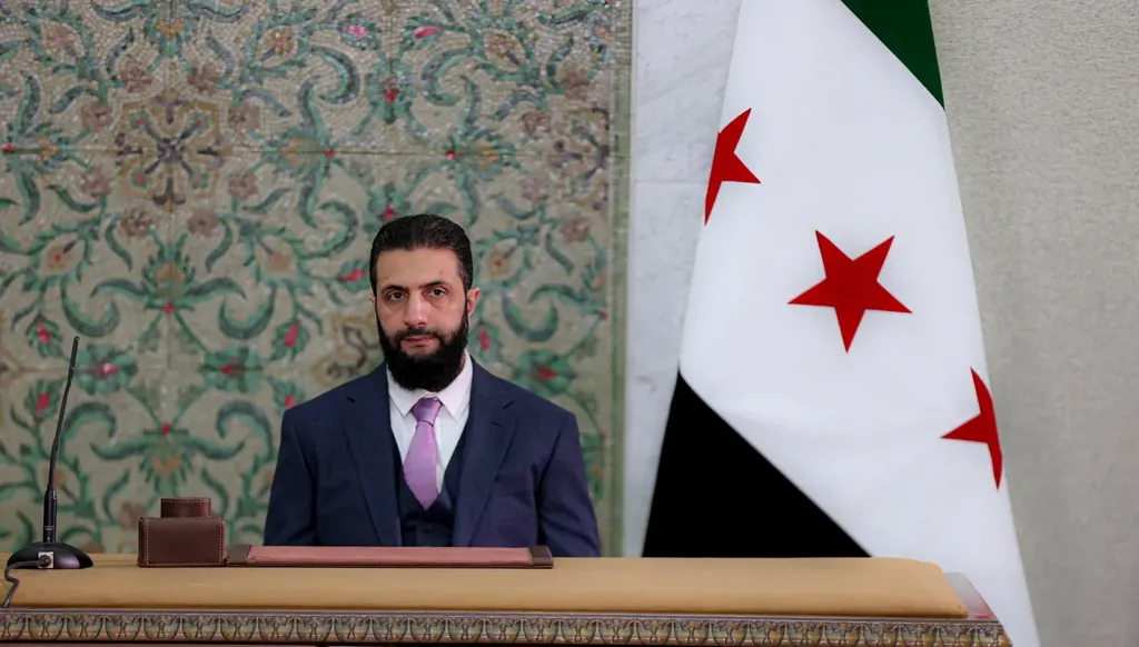 بريطانيا ترفع العقوبات عن الشرع ووزير الداخلية السوري