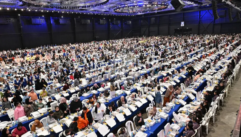 لبنان يقيم أكبر مائدة إفطار جماعي في العالم (فيديو وصور)