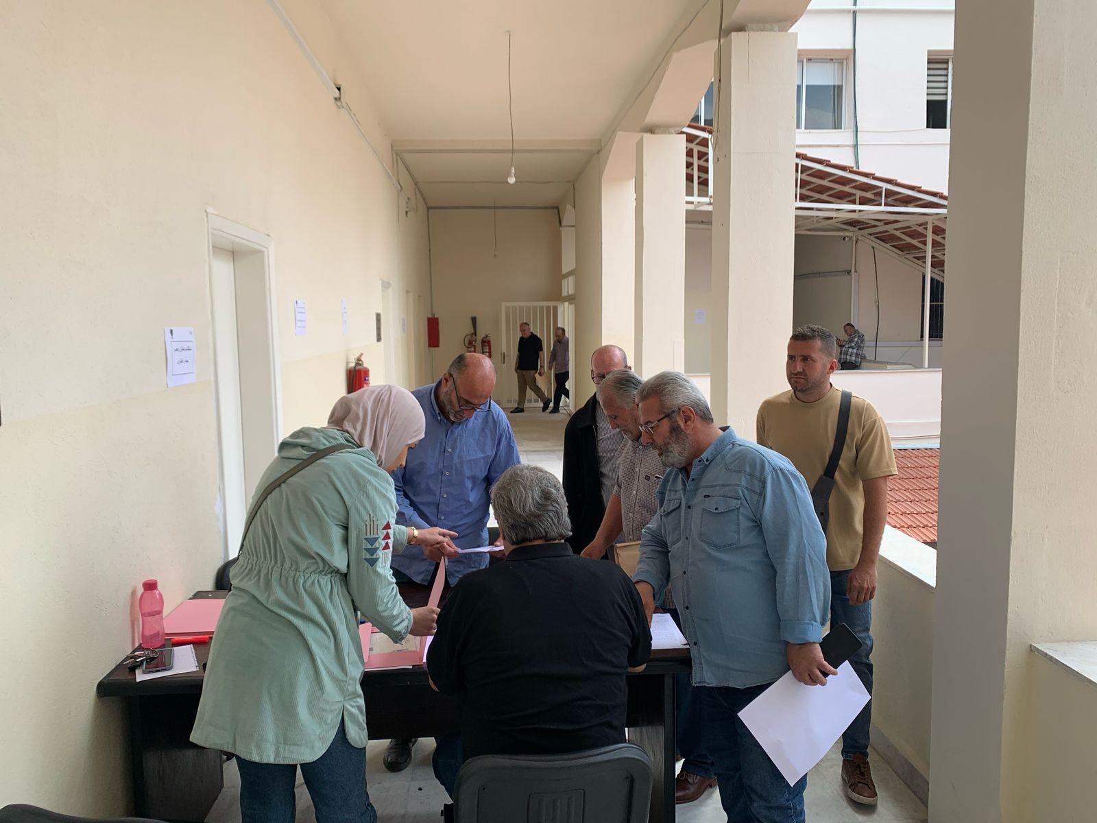 تهافت على الترشح للمخترة.