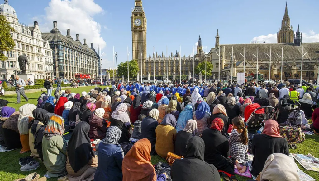مسلمو بريطانيا... هل يفيدهم النأي بأنفسهم عن "الأخوان"؟
