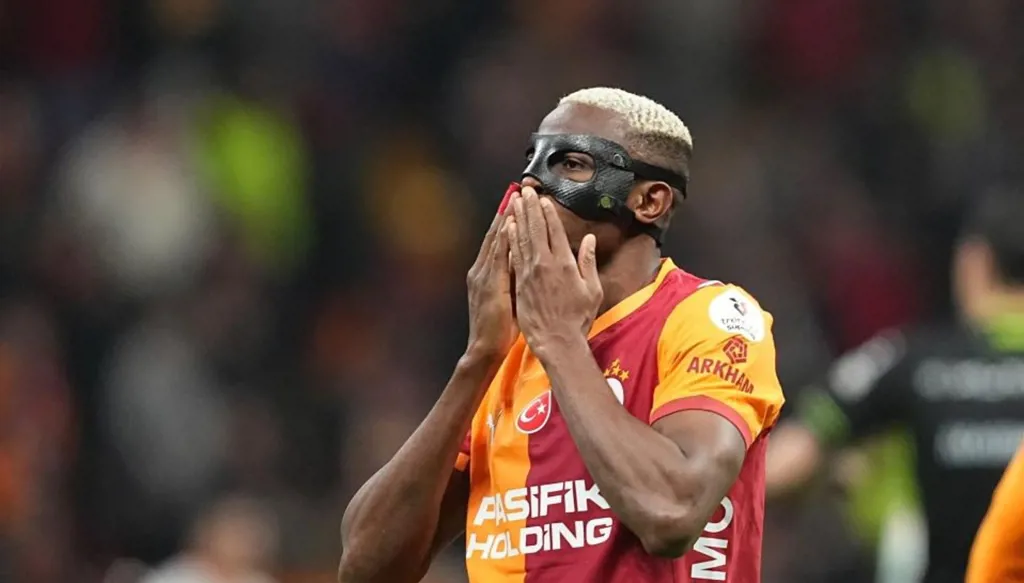 ليفربول ضدّ غلطة سراي... تصرّف مفاجئ يجبر أوسيمين على البكاء (فيديو)