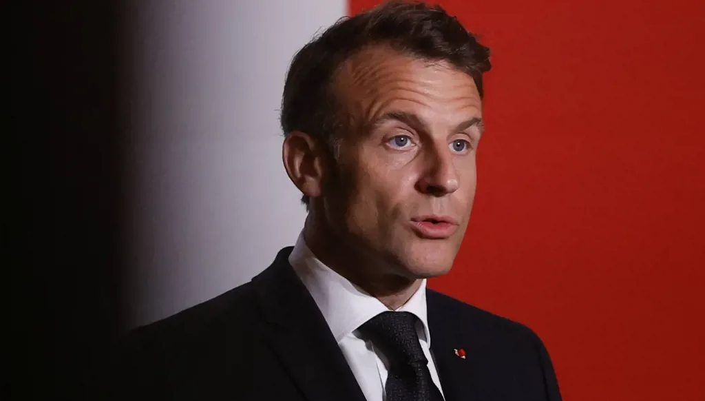 ماكرون يدعو الاتحاد الأوروبي إلى اعتماد العقوبات الجديدة ضد روسيا