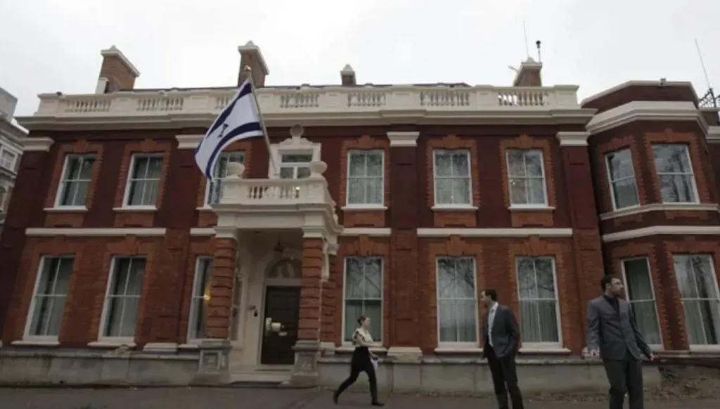 الشرطة البريطانية تحقق في واقعة قرب السفارة الإسرائيلية في لندن