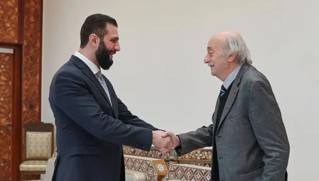 جنبلاط يسابق الدول لمنع تمدد الحريق السوري
