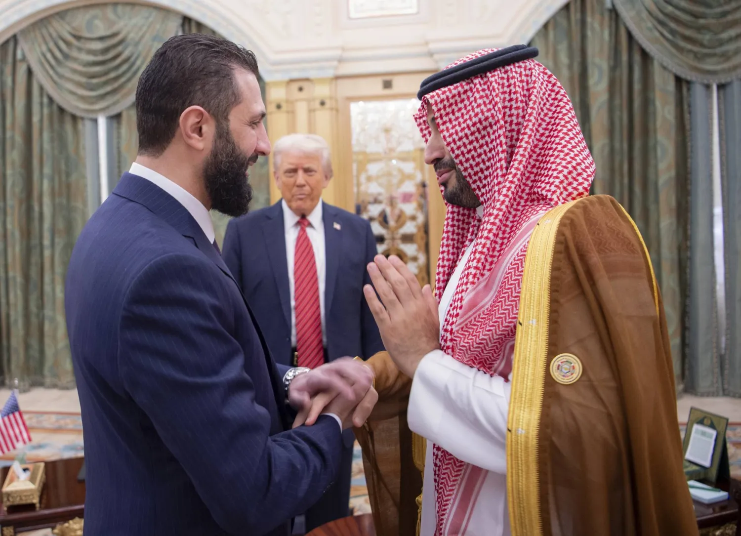 أحمد الشرع ومحمد بن سلمان (أرشيفية).