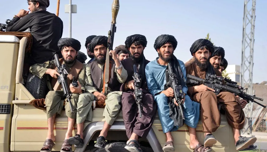 سلطات "طالبان" تعلن احتجاز بريطانيَّين وأميركيّا-صينيّا