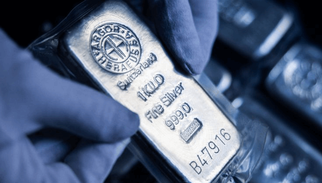 المعادن الثمينة تتوهج: الفضة والبلاتين في صعود مدوٍٍّ... هل حان وقت الاستثمار؟
