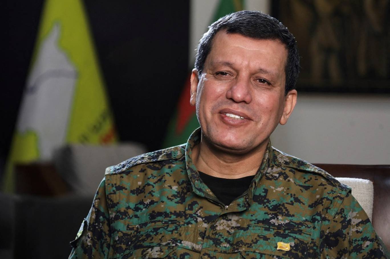 مظلوم عبدي، القائد الذي تعلّم قبل سنوات فنّ البقاء بين أربع جيوش، يبدو اليوم وقد انتقل إلى مرحلة مختلفة