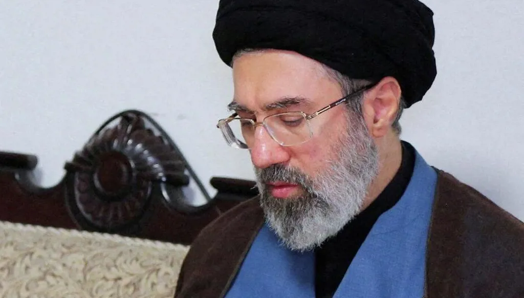 مجتبى خامنئي في رسالة لنعيم قاسم: إيران ستواصل دعم حزب الله