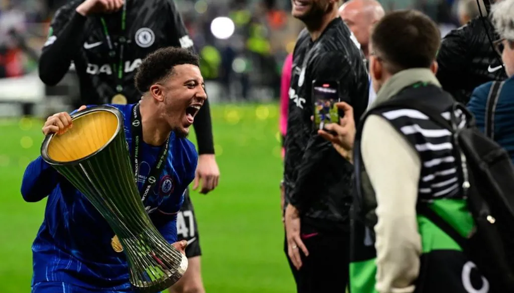 قرار صادم من تشيلسي تجاه سانشو بعد انتهاء إعارته