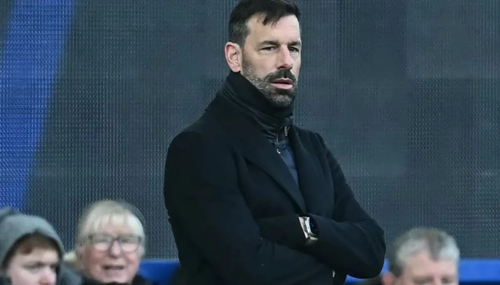 فان نيستلروي: لم نتمكن من تدعيم ليستر سيتي بسبب القيود المالية