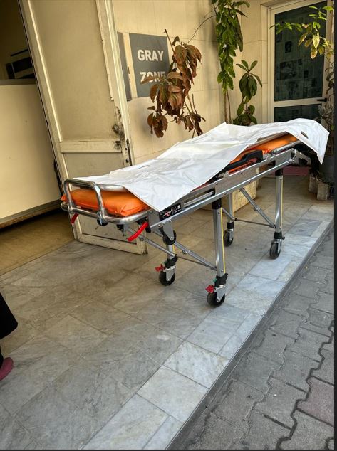 في انتظار نقل جثامين من براد مستشفى رفيق الحريري الحكومي.