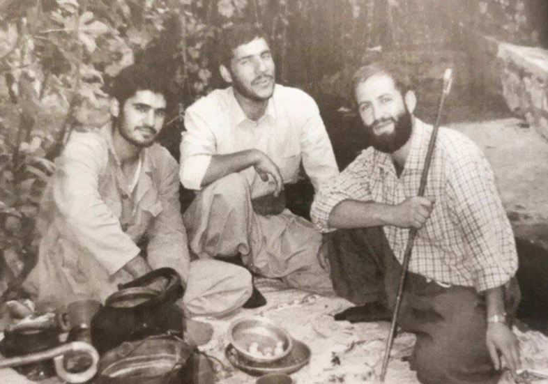 صورة متداولة لكاظمي وعدد من القادة في الحرس الثوري (مواقع التواصل)