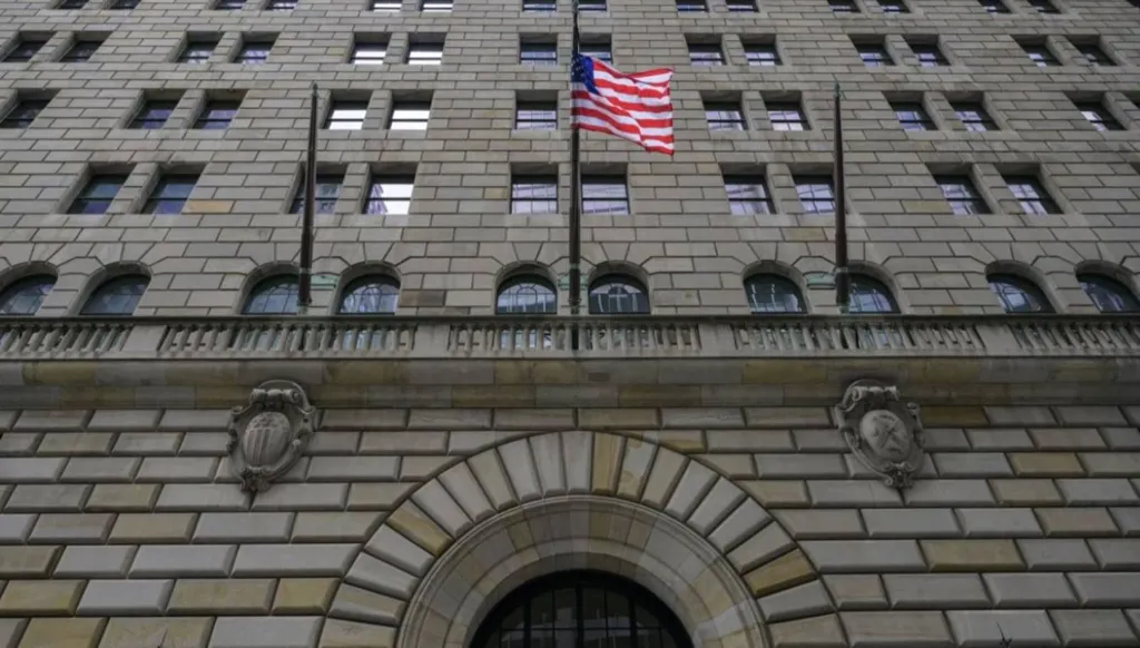 الفيدرالي الأميركي بين التضخم وأسعار النفط… هل تنتظر الأسواق خفض الفائدة؟