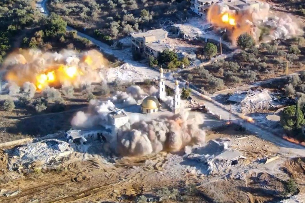 تدمير مسجد ومبانٍ مجاورة في بلدة الضهيرة بجنوب لبنان بواسطة متفجرات وُضعت يدوياً (منظمة العفو الدولية)