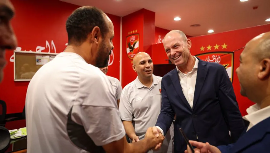 الأهلي المصري يسعى للصدارة في أول مباراة محلية للمدرب ثوروب