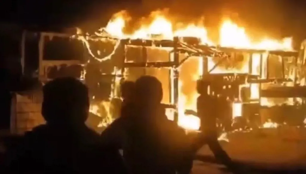 لبنان... حريق في مخيّم للنازحين في الكورة