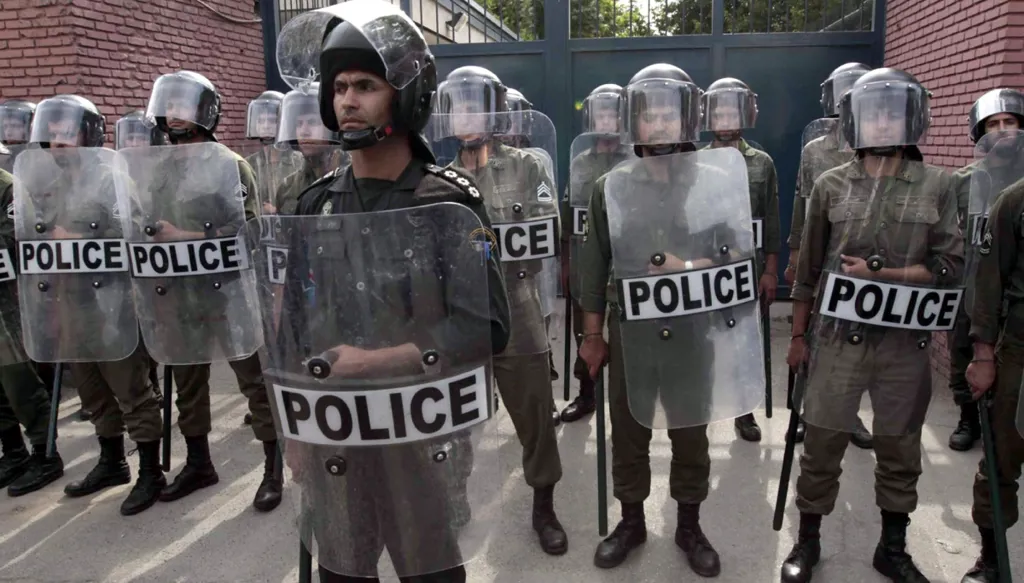 مقتل 5 عناصر من القوى الأمنية بهجوم في إيران