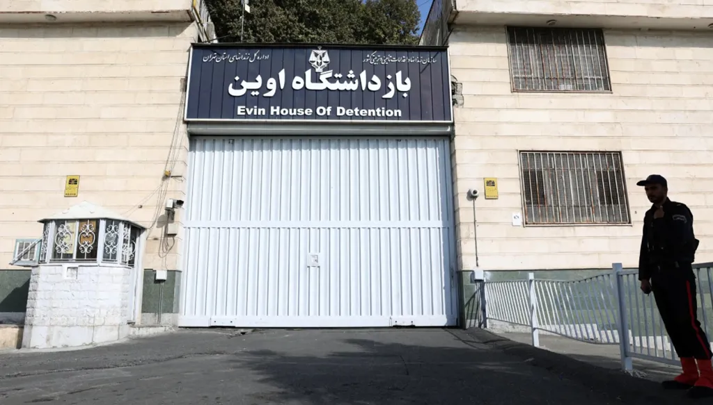 إيران... فرنسيان يواجهان تهمة التجسس لحساب إسرائيل