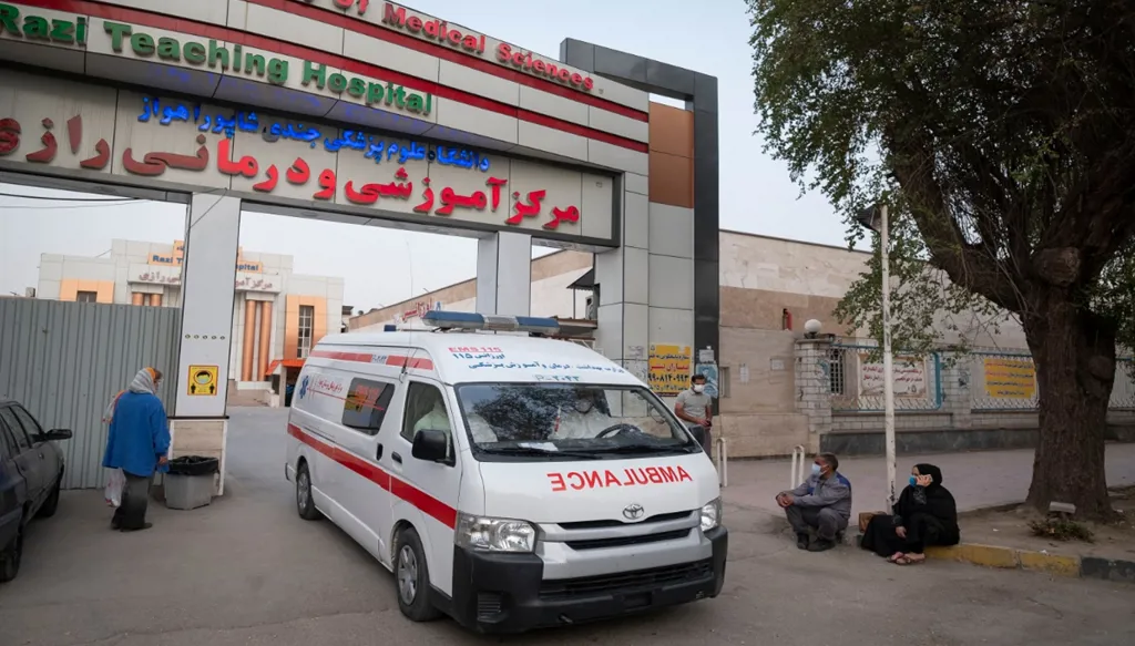 3 قتلى بعد إصابة سيارة إسعاف في قصف إسرائيلي على إيران