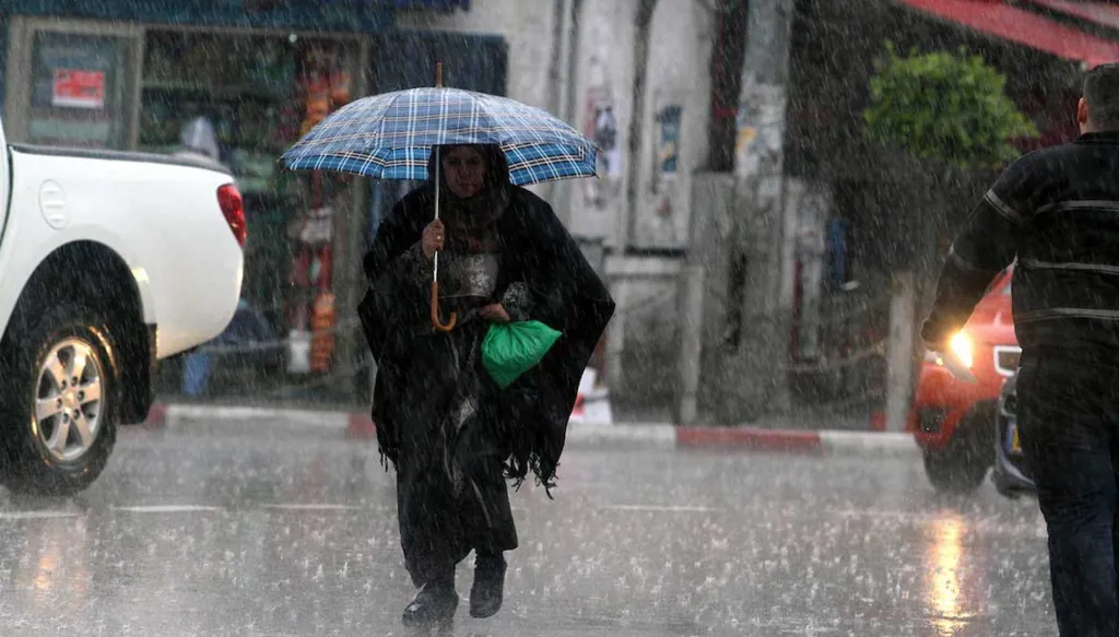 تضارب وإرباك... فوضى التنبؤات الجوية تثير استياءً في الأردن