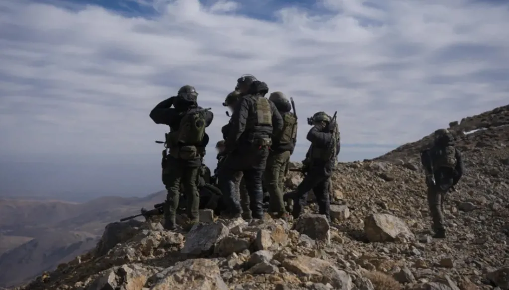 الجيش الإسرائيلي: عثرنا على 3 أطنان أسلحة في جبل الشيخ