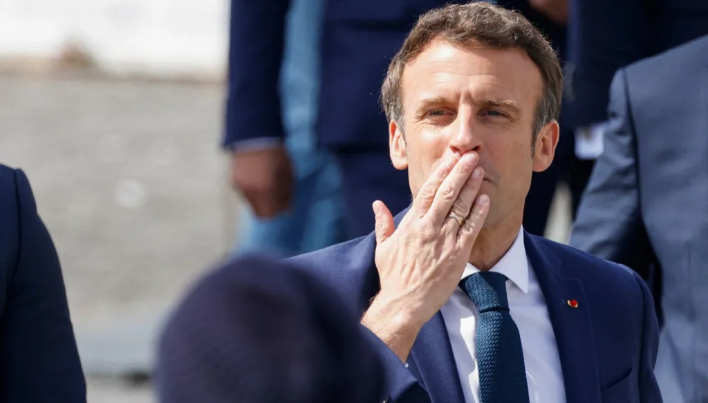 ماكرون يصل فيتنام في مستهل جولة في جنوب شرق آسيا