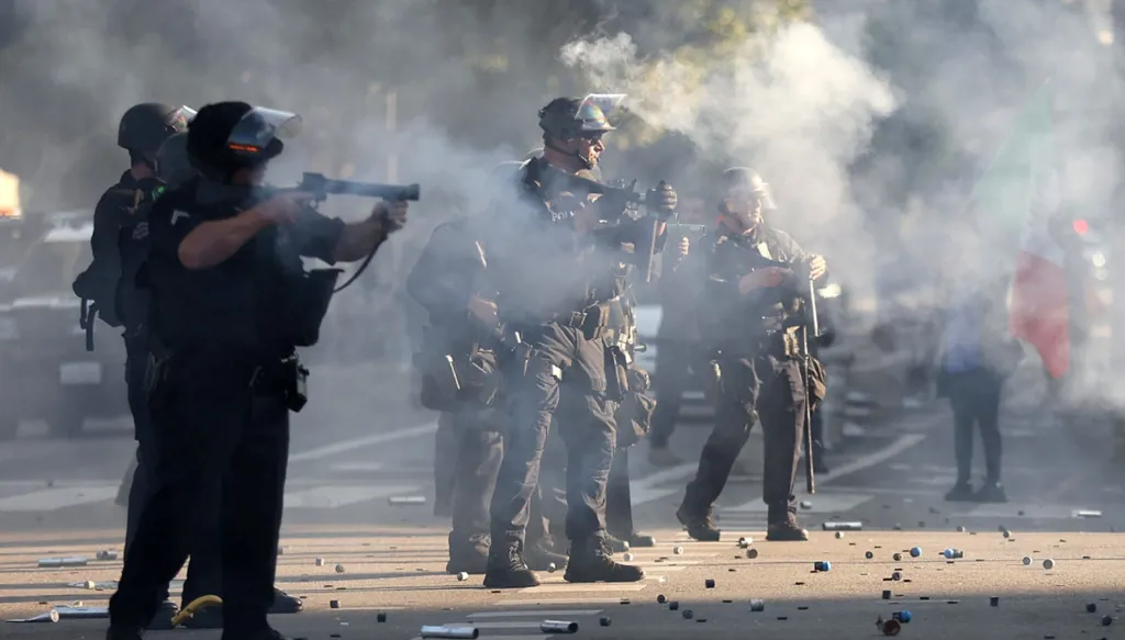 تلويح قانون التمرد... وسلطات كاليفورنيا تطلب من المحكمة منع نشر القوات العسكرية