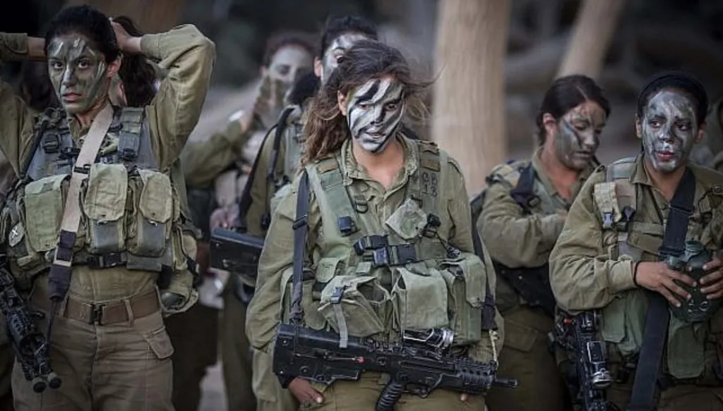 المجندات الإسرائيليات أمام مخاطر زيهن العسكري... ما القصة؟