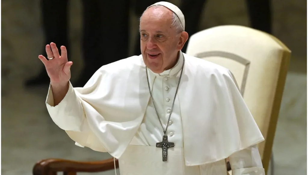 جميع الكرادلة المكلفين بانتخاب البابا الجديد يصلون إلى روما