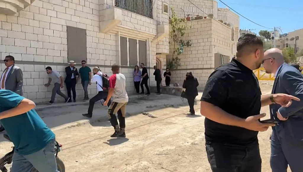 دول تستدعي سفراء إسرائيل... إدانة واسعة لإطلاق النار تجاه ديبلوماسيين في الضفة (فيديو)