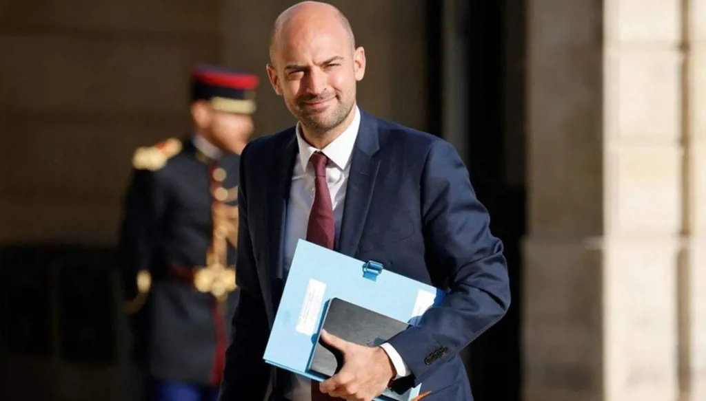 وزير الخارجية الفرنسي يزور كييف الاثنين المقبل