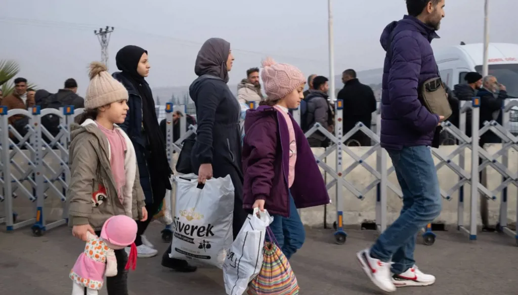 أكثر من 200 ألف لاجئ سوري عادوا إلى بلادهم منذ سقوط الأسد