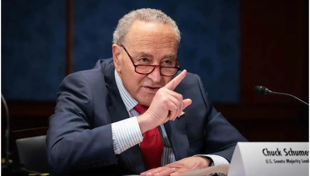 زعيم ديموقراطي يريد تعليق تعيينات ترامب القضائية بعد هبة الطائرة القطرية