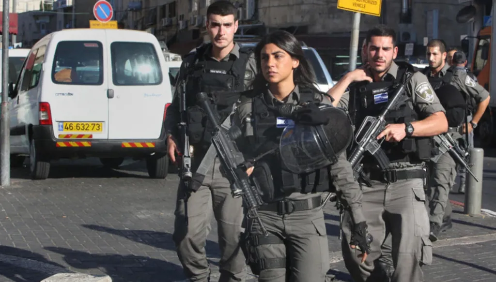 اعتقال عميد في البحرية الإسرائيلية بقضية إلقاء قنابل ضوئية على منزل نتنياهو