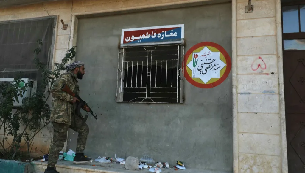 "المرصد": ارتفاع حصيلة هجوم الفصائل المعارضة في شمال سوريا إلى 412 قتيلاً