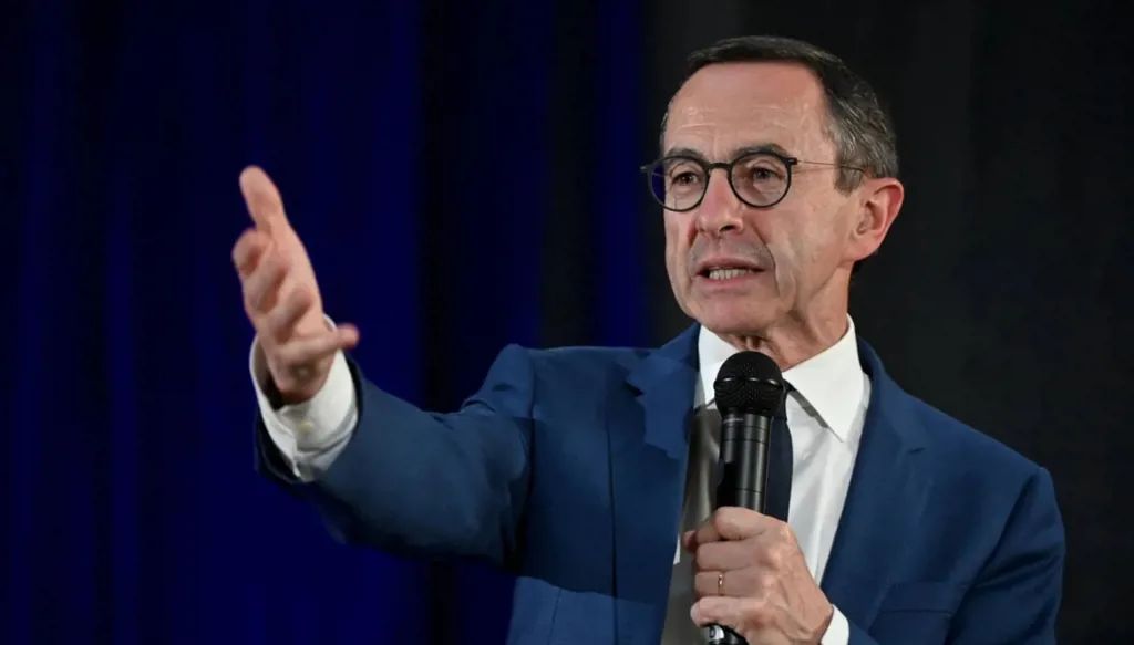 الجزائر تردّ على باريس: الاعتراف بجوازات سفر الجزائريين يفرض نفسه