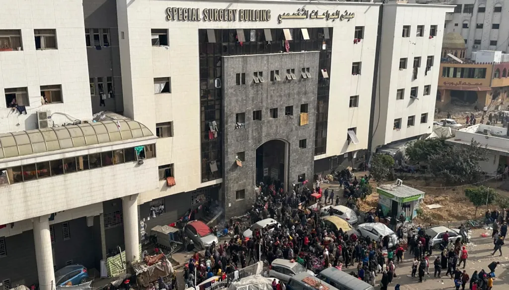 أطباء: نقص الوقود يهدد بتحويل أكبر مستشفى في غزة إلى مقبرة
