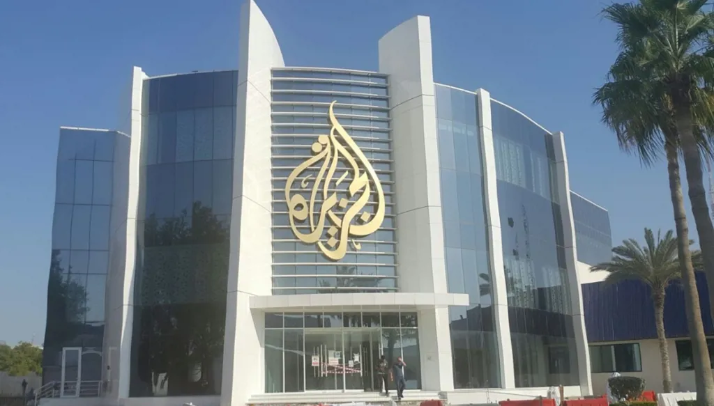 السلطة الفلسطينية توقف بث قناة "الجزيرة" وتجمد عملها