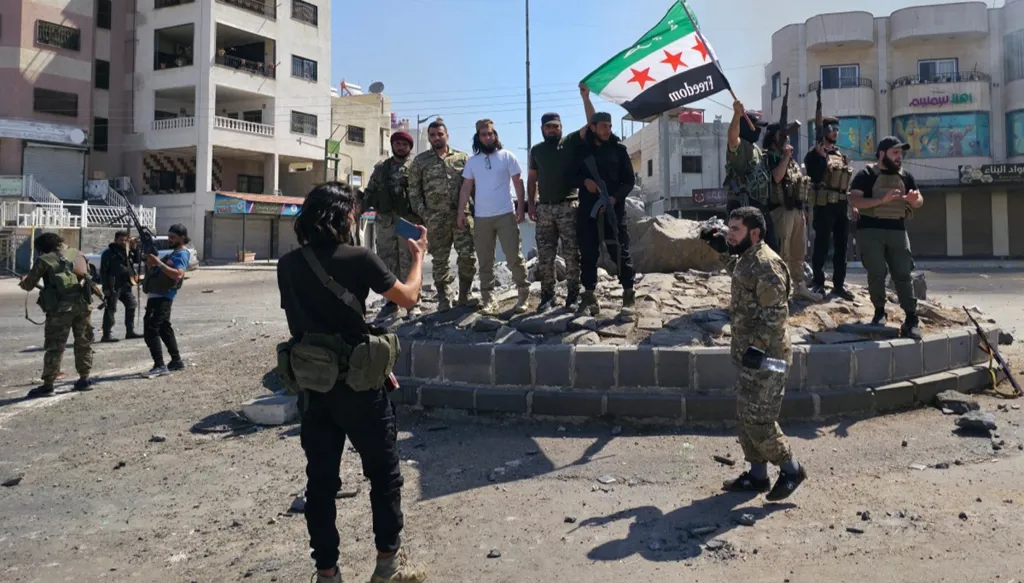 إسرائيل تتعهد بوقف هجماتها... حصيلة قتلى أحداث السويداء ترتفع إلى 203 والاشتباكات لا تزال مستمرة