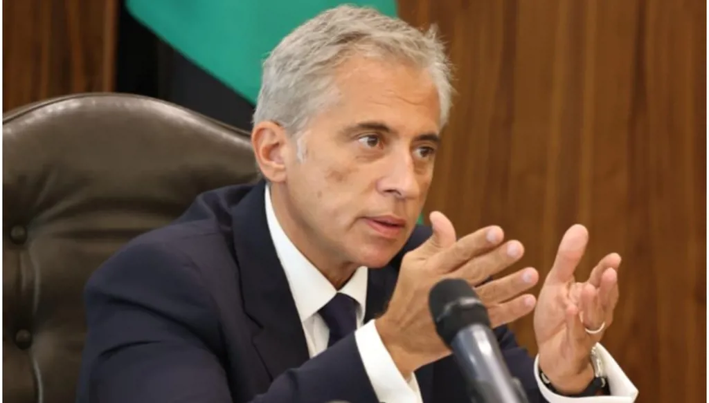 رئيس الحكومة الأردنية في واشنطن... عمّان تسعى إلى اختراق بملف الرسوم الجمركية