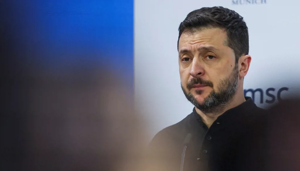 زيلينسكي يطلب عقد اجتماع مع الرئيس الأميركي قبل قمة بوتين وترامب